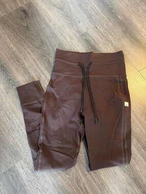 VGUC Vuori Daily Form Leggings Size Small Brown